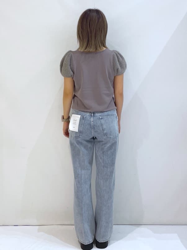 manaさんの「OPAQUE.CLIP｜《6色展開》フェザーパフスリーブVネックニット【洗濯機洗い可】」を使ったコーディネート