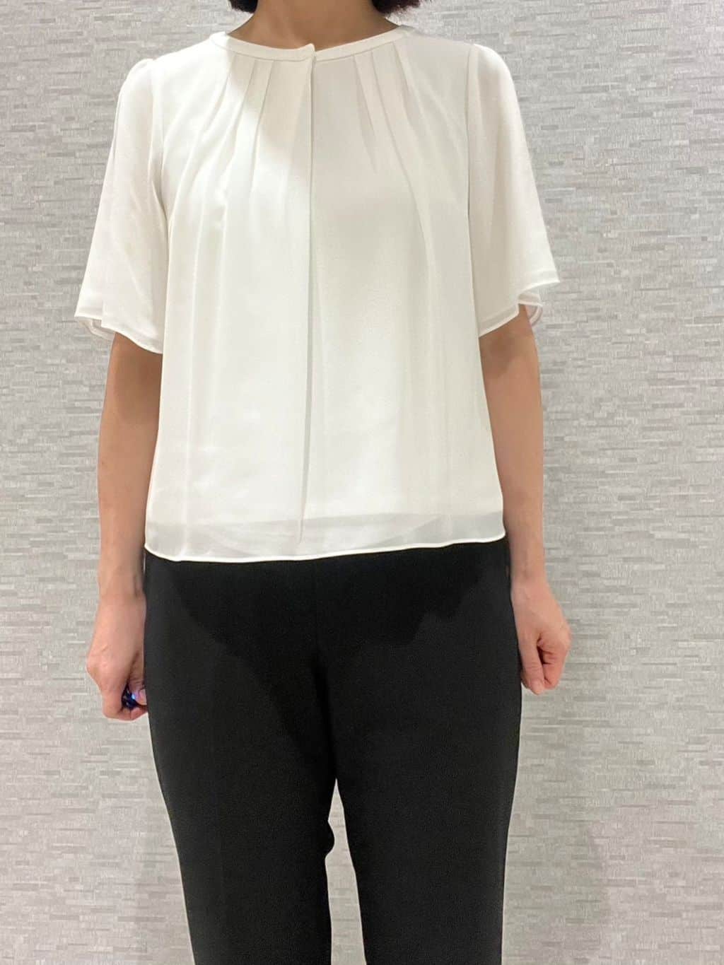 marikoさんの「Reflect｜【一枚着で着映え◎／ジャケットのインナーにも】フロント開きブラウス」を使ったコーディネート