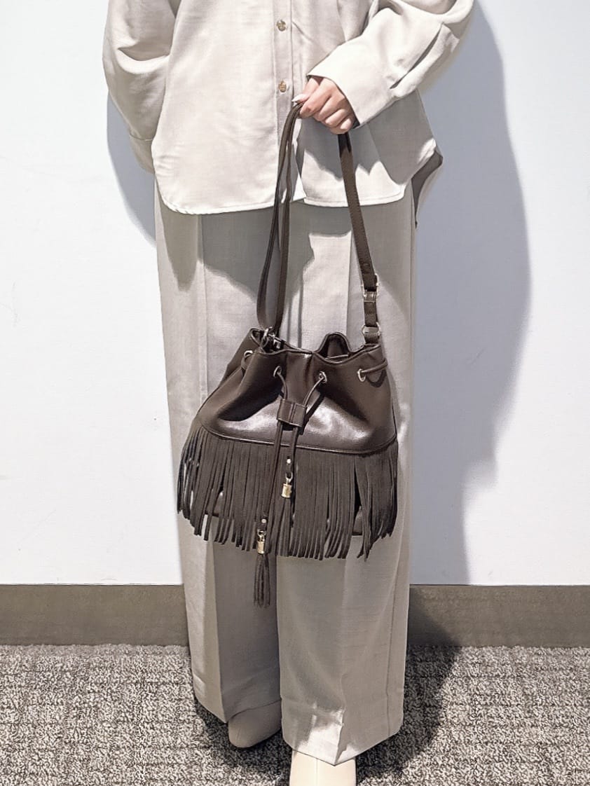 みーさんの「grove｜【カセット服/選べる着丈】洗濯機で洗えるオーバーシャツ」を使ったコーディネート
