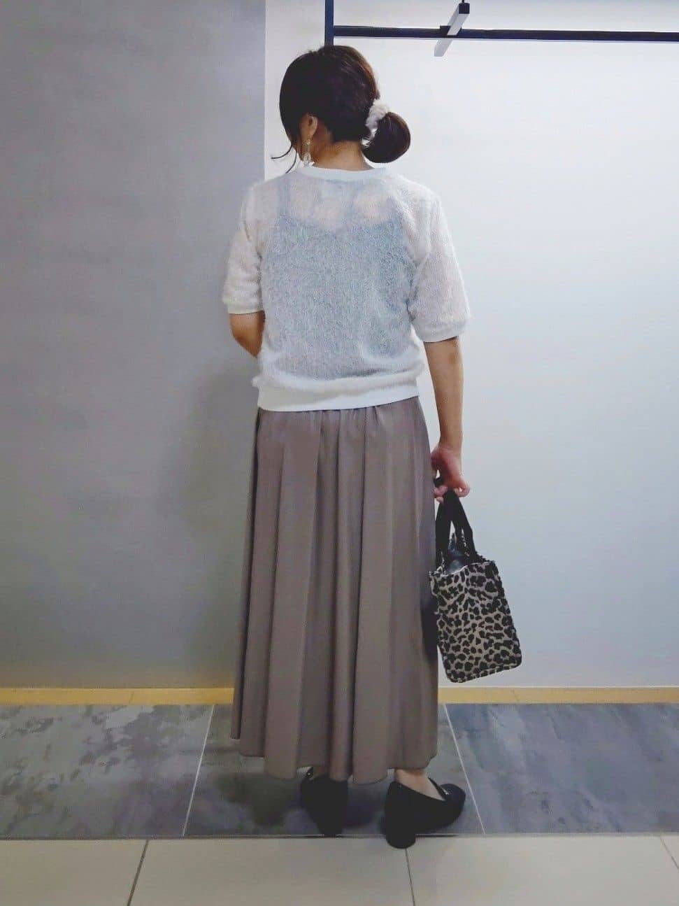 TOMOMIさんの「INDIVI｜レザー調ギャザースカート」を使ったコーディネート
