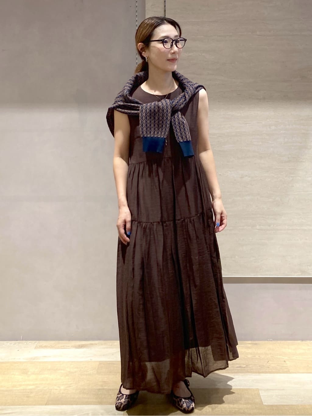 たけねぇさんの「OPAQUE.CLIP｜麻混シアーギャザーティアードワンピース【洗濯機洗い可】」を使ったコーディネート