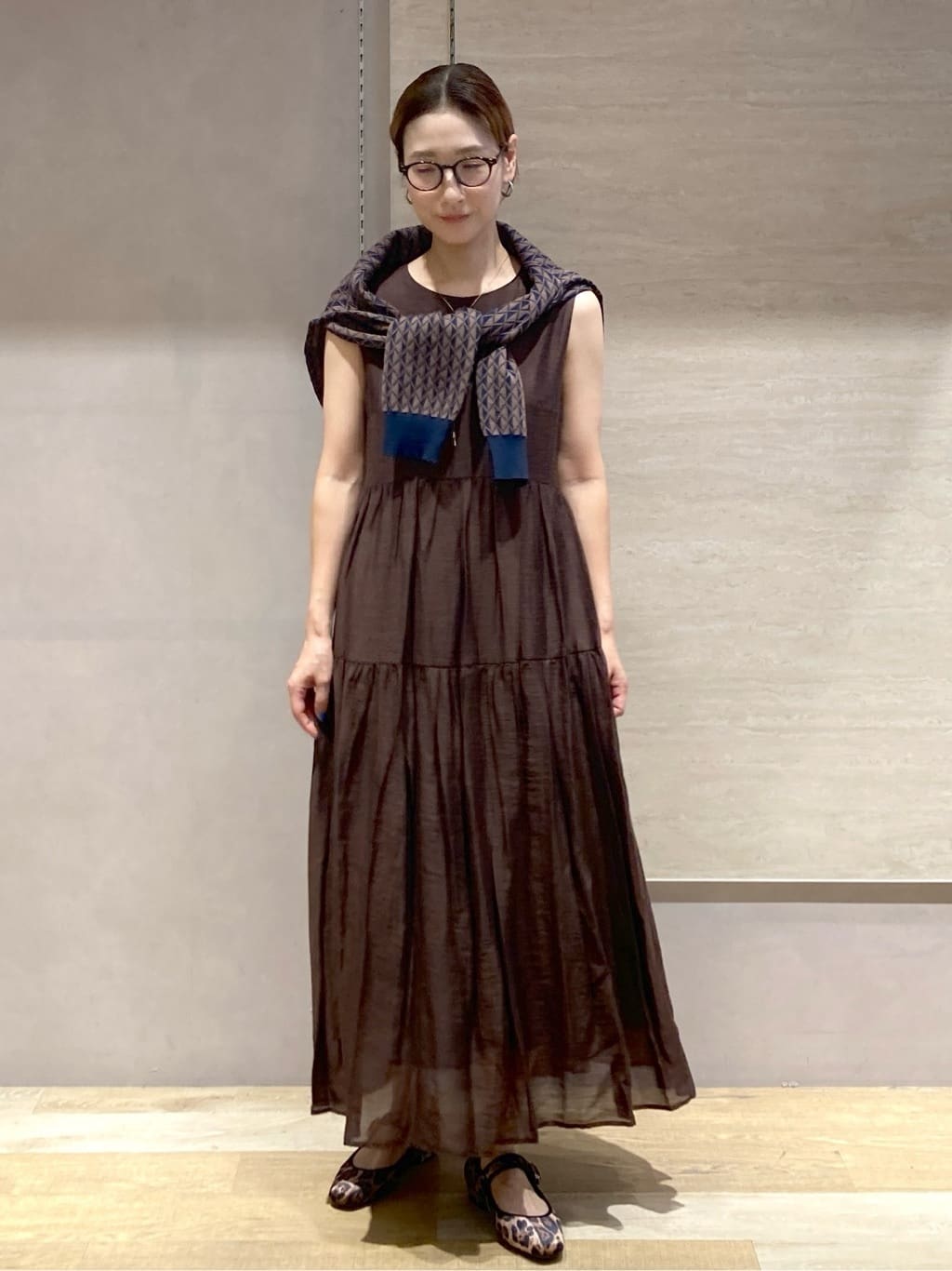 たけねぇさんの「OPAQUE.CLIP｜麻混シアーギャザーティアードワンピース【洗濯機洗い可】」を使ったコーディネート