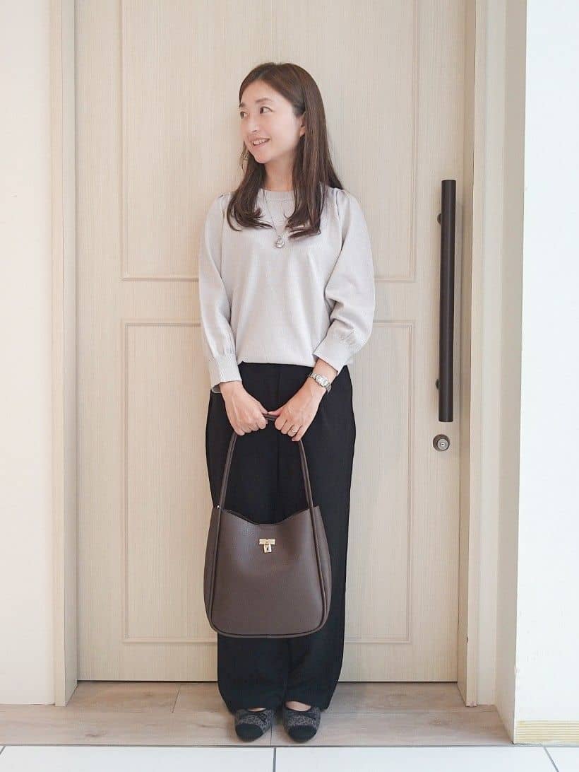 mi-saさんの「SHOO･LA･RUE｜【S-LL/ストレッチ】脚のラインを拾いにくい スマートワイドパンツ」を使ったコーディネート