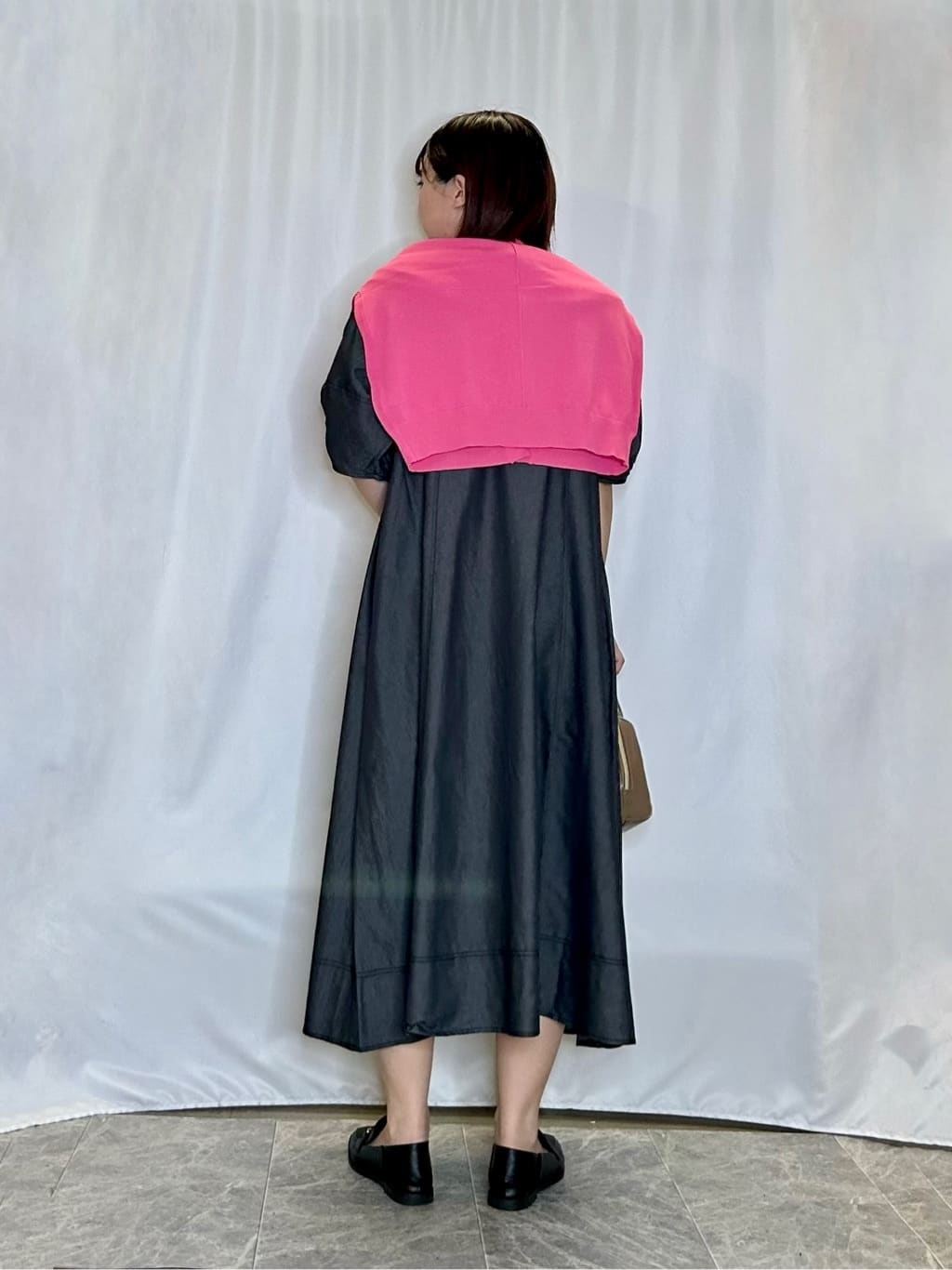 ネリさんの「SHOO･LA･RUE｜【洗える/S-LL/アンサンブル可】大人フェミニン さらっとタッチのニットカーディガン」を使ったコーディネート