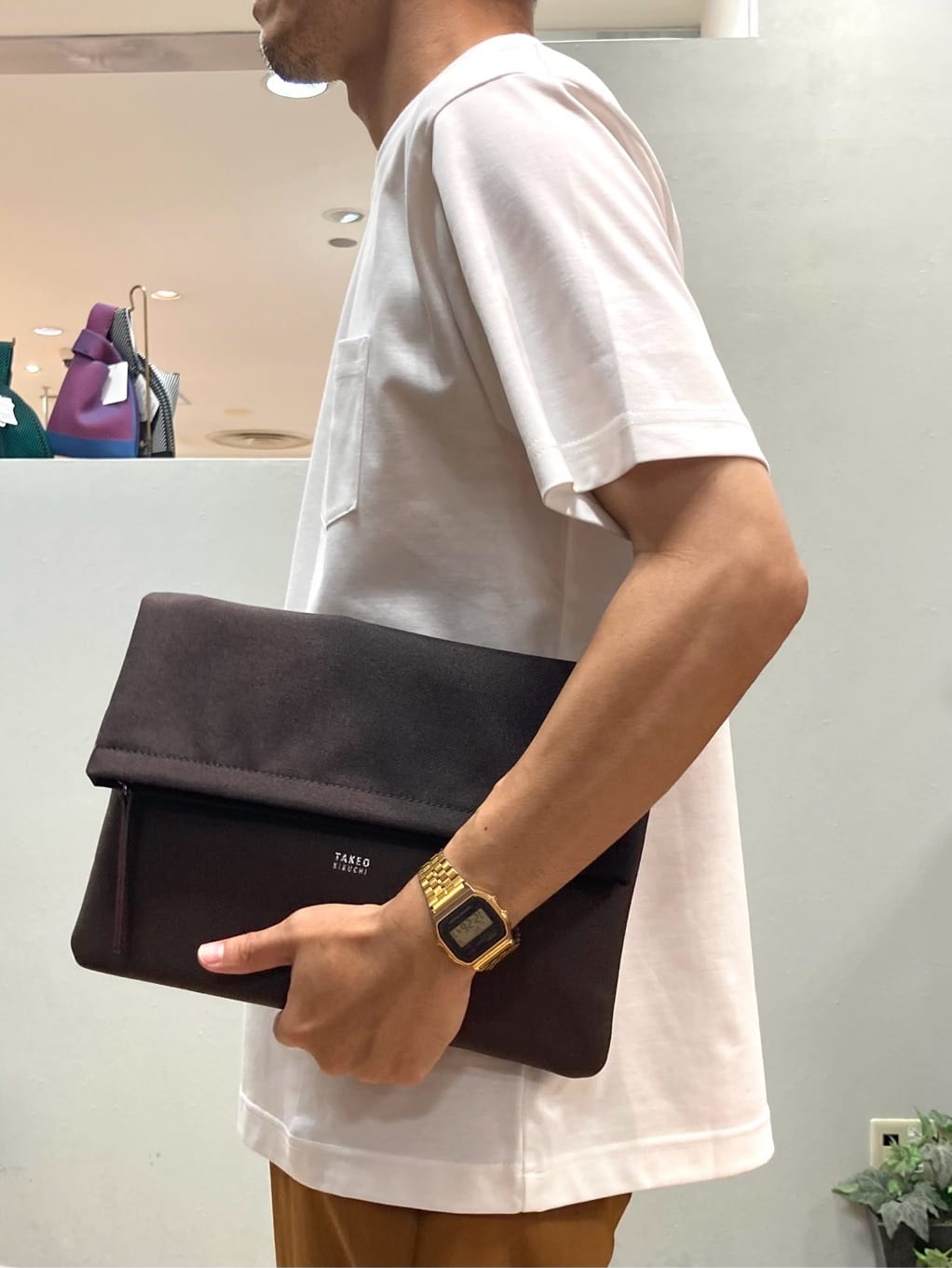 シュンさんの「TAKEO KIKUCHI｜【COOL CITY WEAR】ワンポイント刺しゅう ポケットTシャツ /接触冷感」を使ったコーディネート