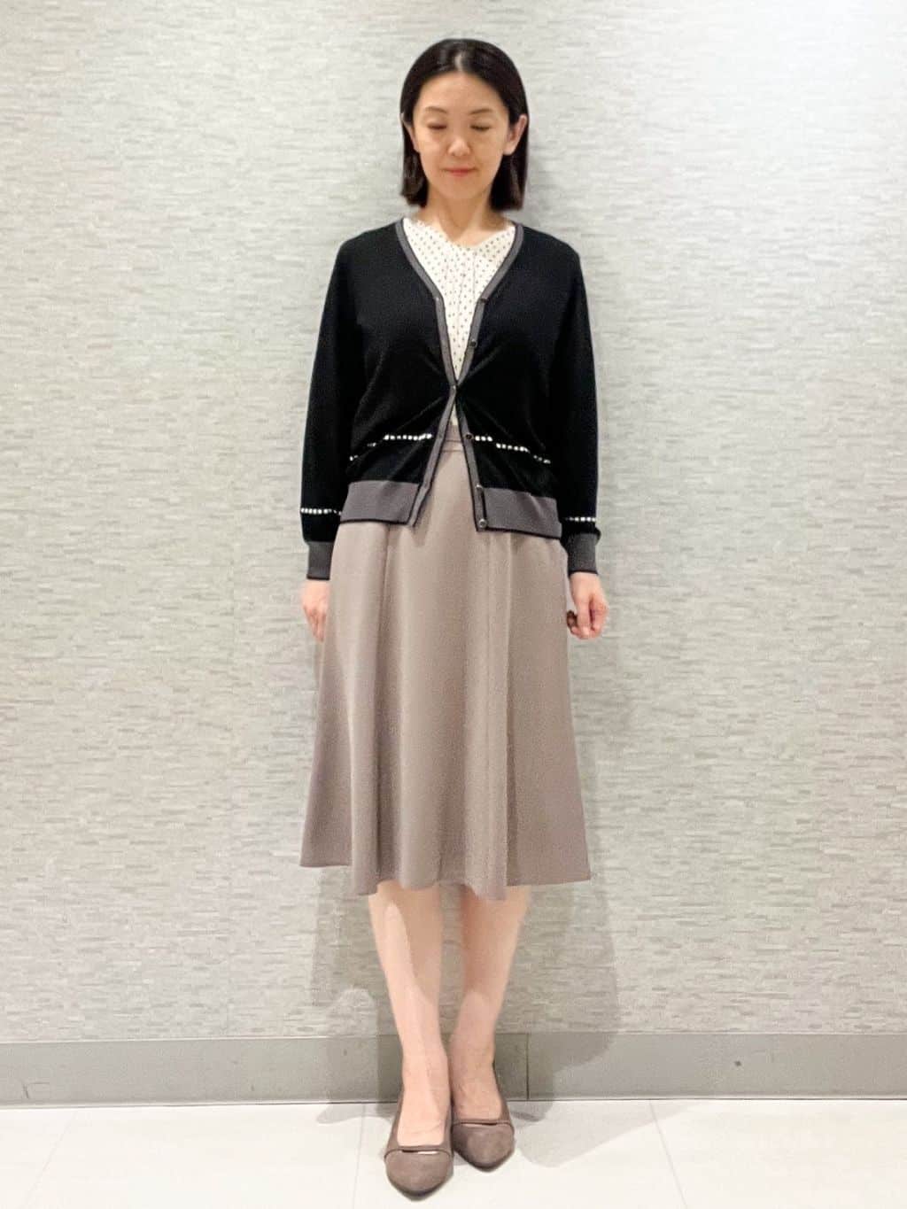 marikoさんの「Reflect｜【WEB先行カラーあり／手洗い可／アンサンブル可】バイカラーカーディガン」を使ったコーディネート