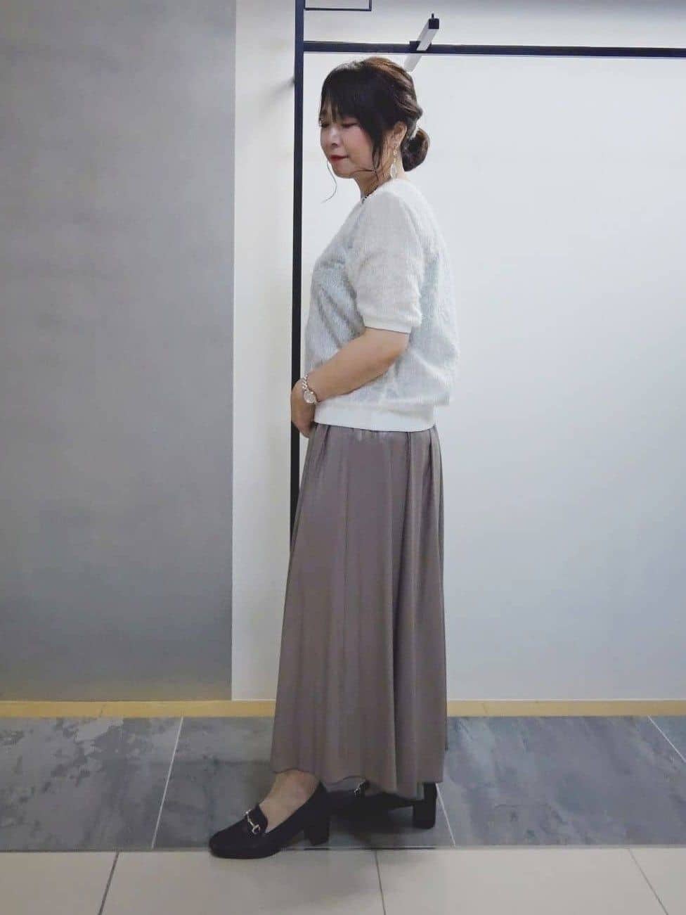 TOMOMIさんの「INDIVI｜レザー調ギャザースカート」を使ったコーディネート