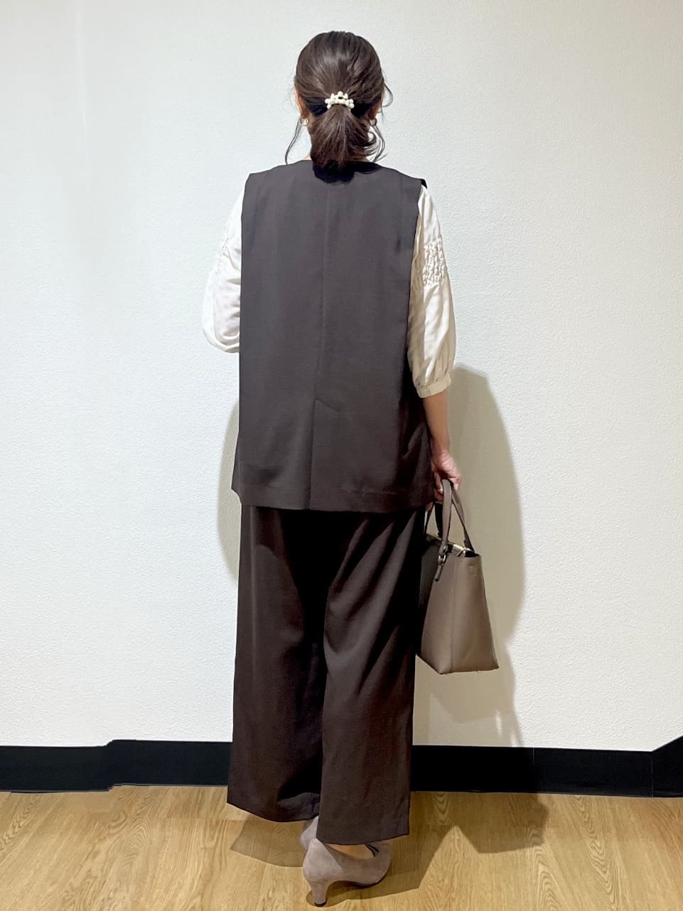 ayaさんの「Reflect｜【ウエスト総ゴム／セットアップ／単品使いOK◎】ベスト＋ストレートパンツセット」を使ったコーディネート