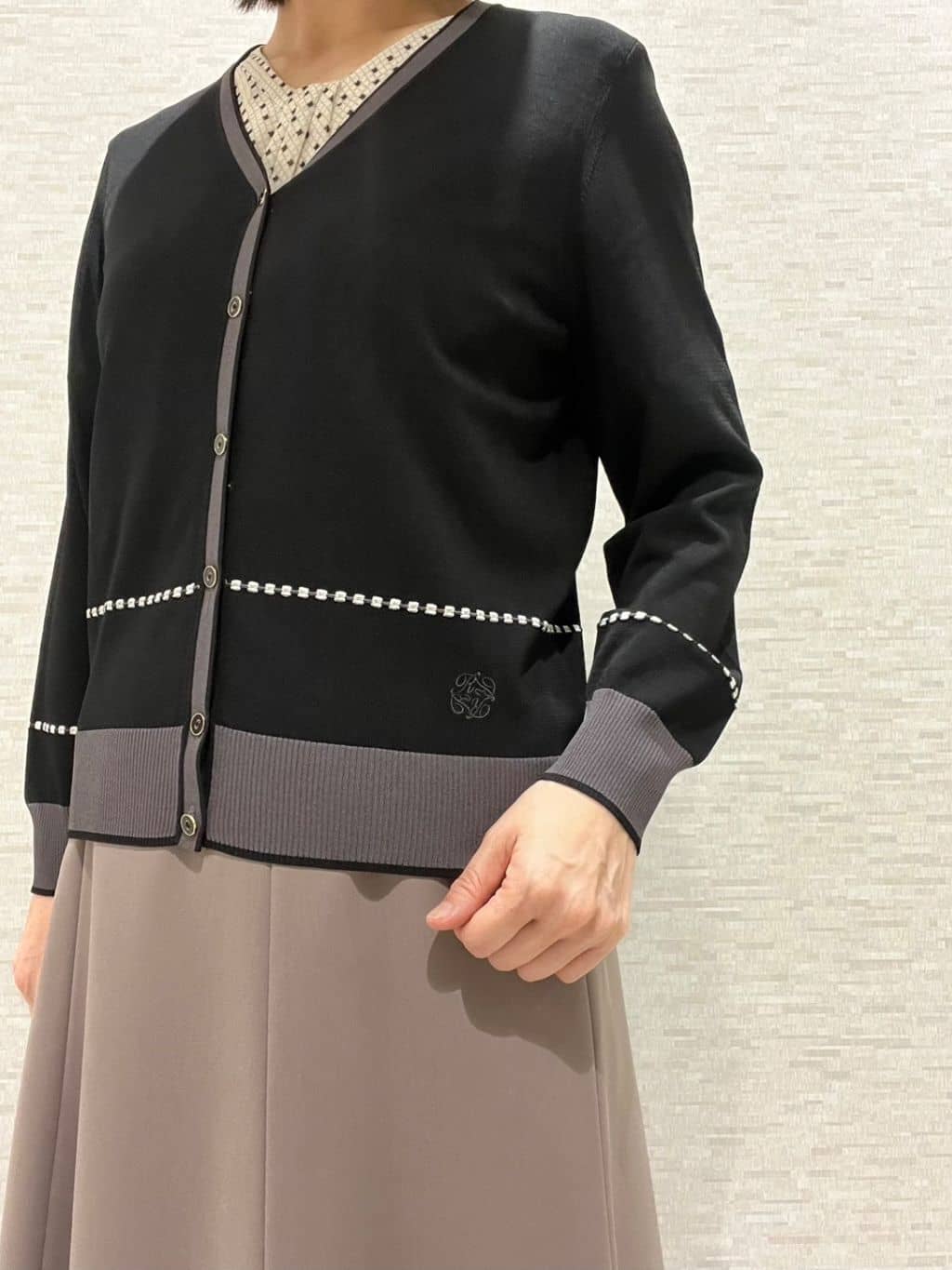 marikoさんの「Reflect｜【WEB先行カラーあり／手洗い可／アンサンブル可】バイカラーカーディガン」を使ったコーディネート