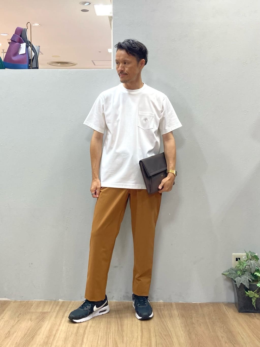 シュンさんの「TAKEO KIKUCHI｜【COOL CITY WEAR】ワンポイント刺しゅう ポケットTシャツ /接触冷感」を使ったコーディネート