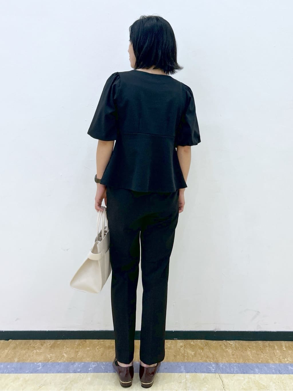 su.さんの「index｜《S-LLサイズ》バルーンスリーブペプラムトップス【洗濯機洗い可／接触冷感／UVケア】」を使ったコーディネート