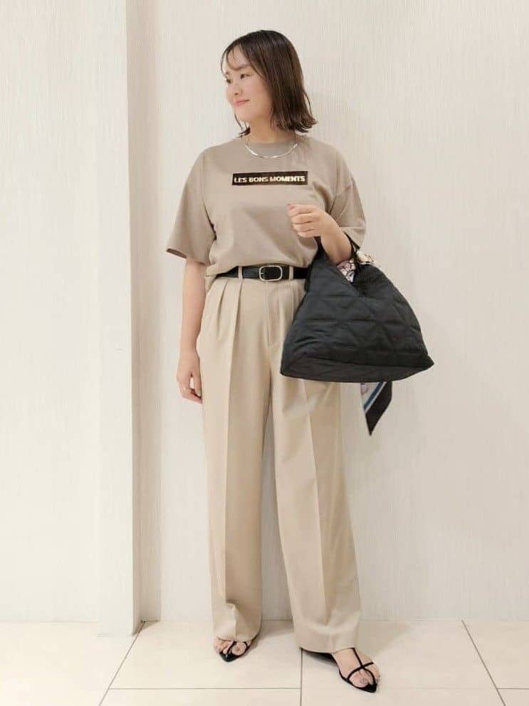 naokoさんの「UNTITLED｜【コットン100/ゆったり/ショート丈/洗える】ベロアロゴTシャツ」を使ったコーディネート