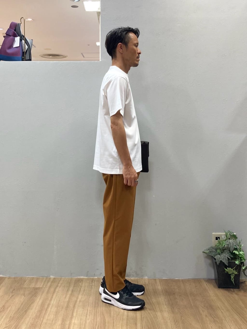 シュンさんの「TAKEO KIKUCHI｜【COOL CITY WEAR】ワンポイント刺しゅう ポケットTシャツ /接触冷感」を使ったコーディネート