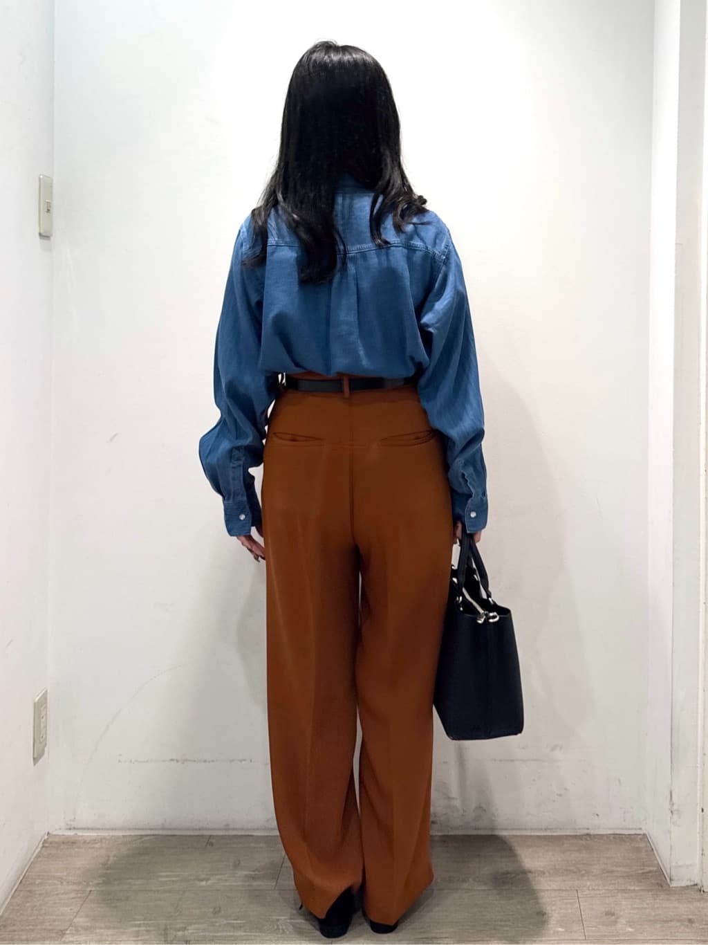 yuicciさんの「OPAQUE.CLIP｜【es】タックワイドストレートパンツ【洗濯機OK／防シワ／UVケア／接触冷感／吸水速乾】」を使ったコーディネート
