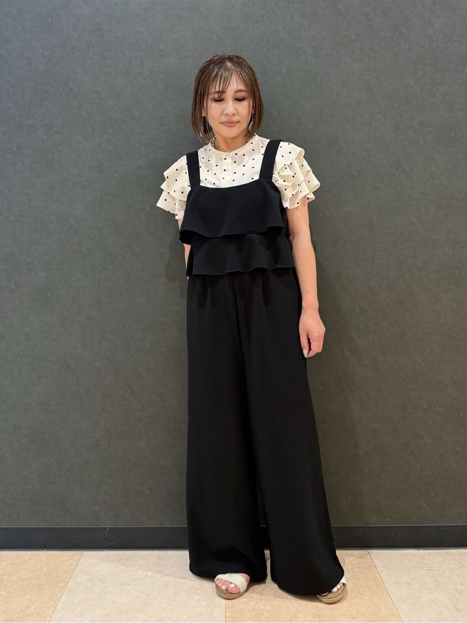 Megさんの「SHOO･LA･RUE｜【洗える/S-LL】ティアードフリルサロペット」を使ったコーディネート