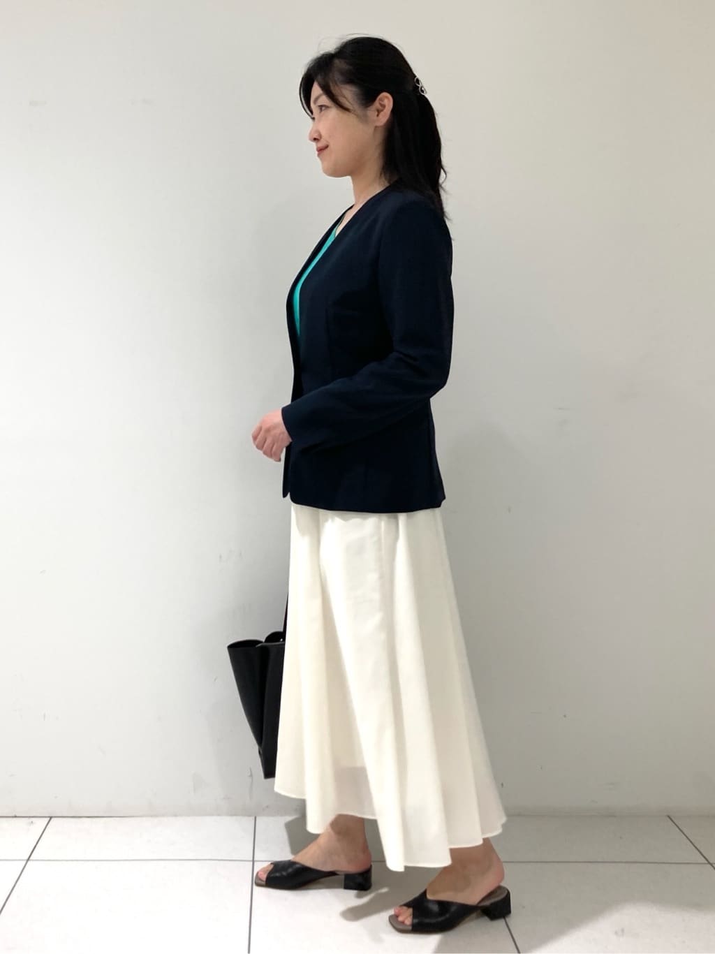 momokoさんの「INDIVI｜【定番スーツ／UVケア／洗える】ウール調ノーカラージャケット」を使ったコーディネート