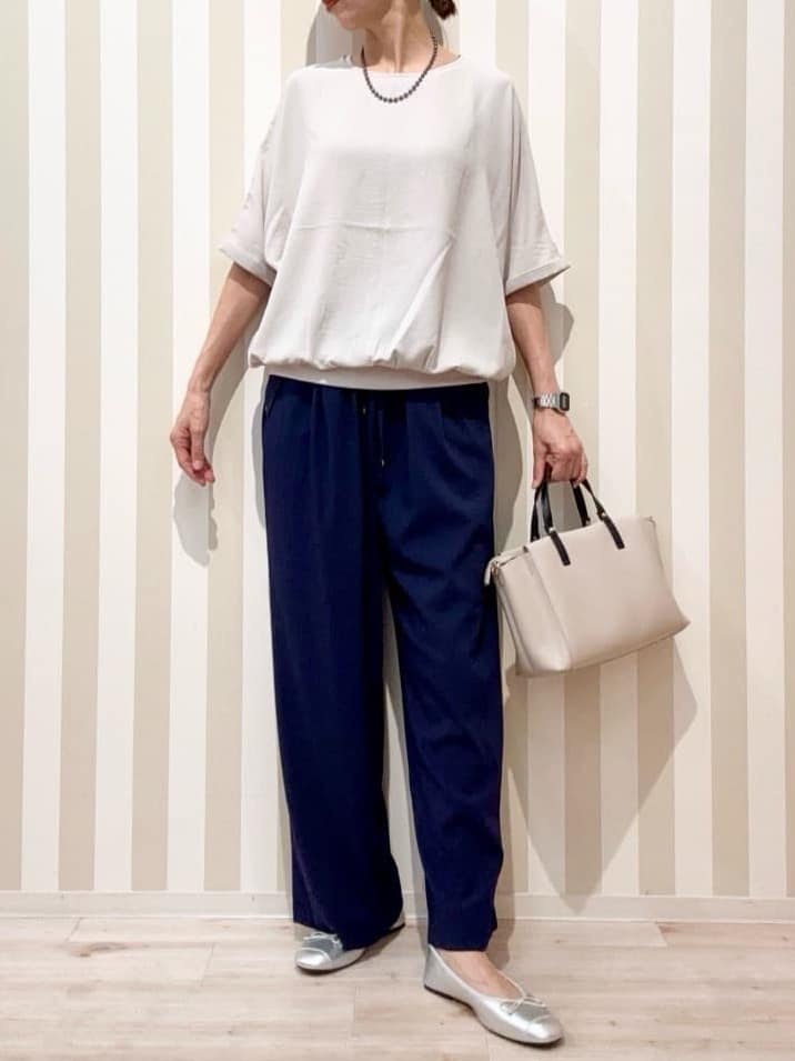 まつこさんの「SHOO･LA･RUE｜【洗濯後しわになりにくい】さらっとタッチの 5分袖ドルマンブラウス」を使ったコーディネート