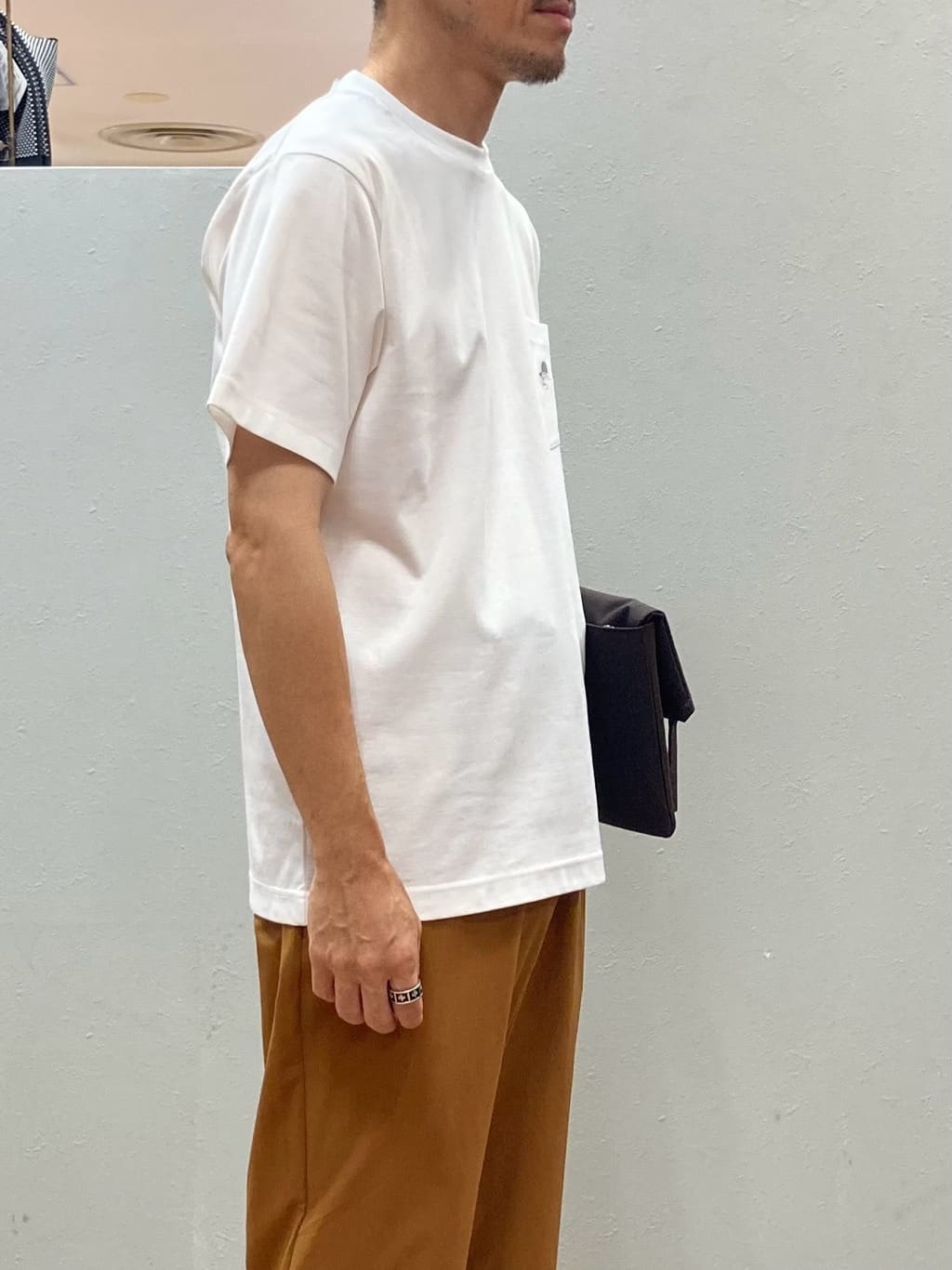 シュンさんの「TAKEO KIKUCHI｜【COOL CITY WEAR】ワンポイント刺しゅう ポケットTシャツ /接触冷感」を使ったコーディネート