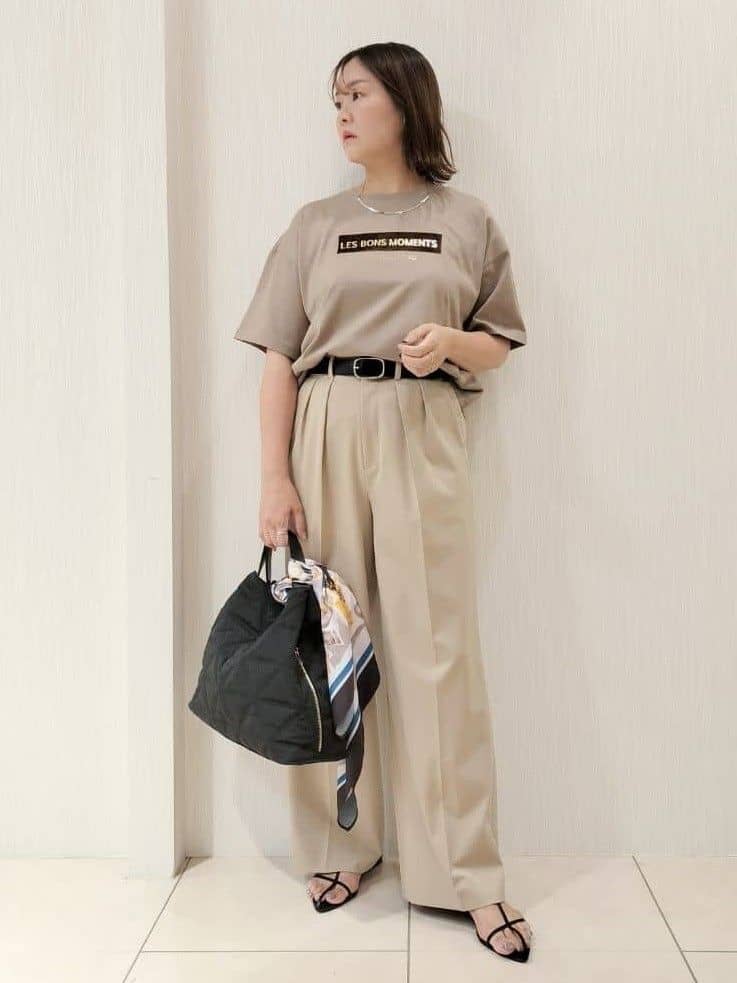 naokoさんの「UNTITLED｜【コットン100/ゆったり/ショート丈/洗える】ベロアロゴTシャツ」を使ったコーディネート