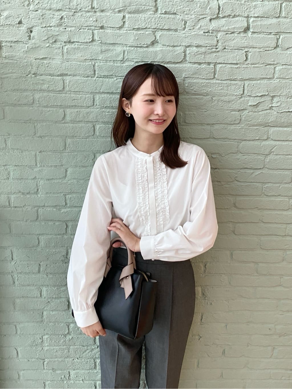 みさかさんの「index｜バンドカラーフリルブラウス【洗濯機OK／イージーアイロン／防シワ】」を使ったコーディネート