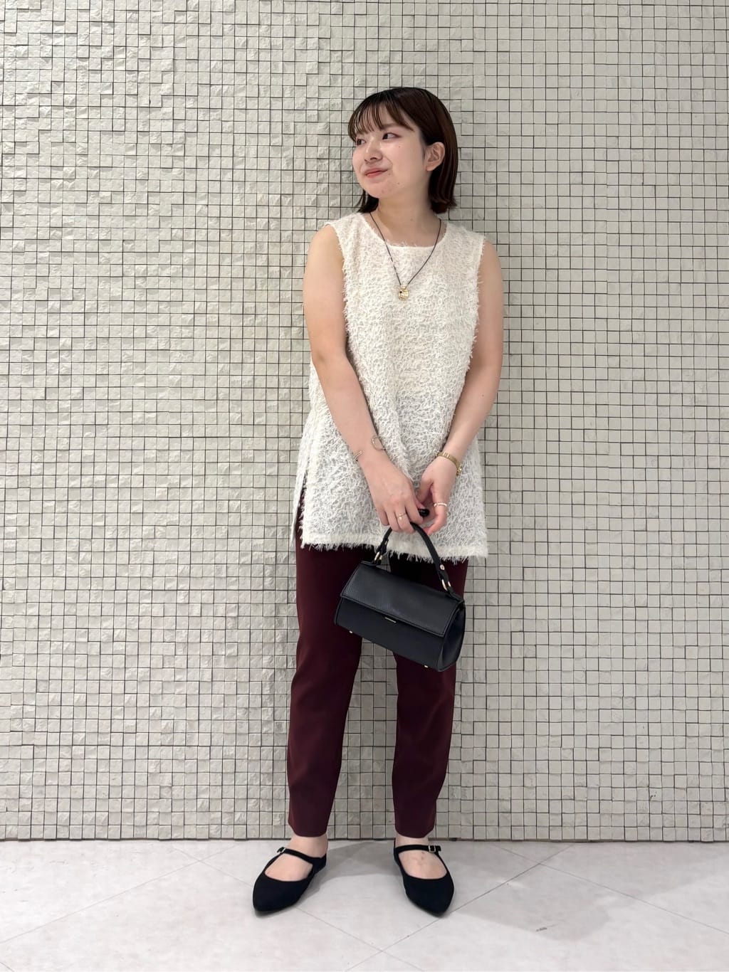 sakuさんの「INDIVI｜人気NO.1【褒められパンツ／高ストレッチ／ウエストゴム】タックテーパードパンツ」を使ったコーディネート