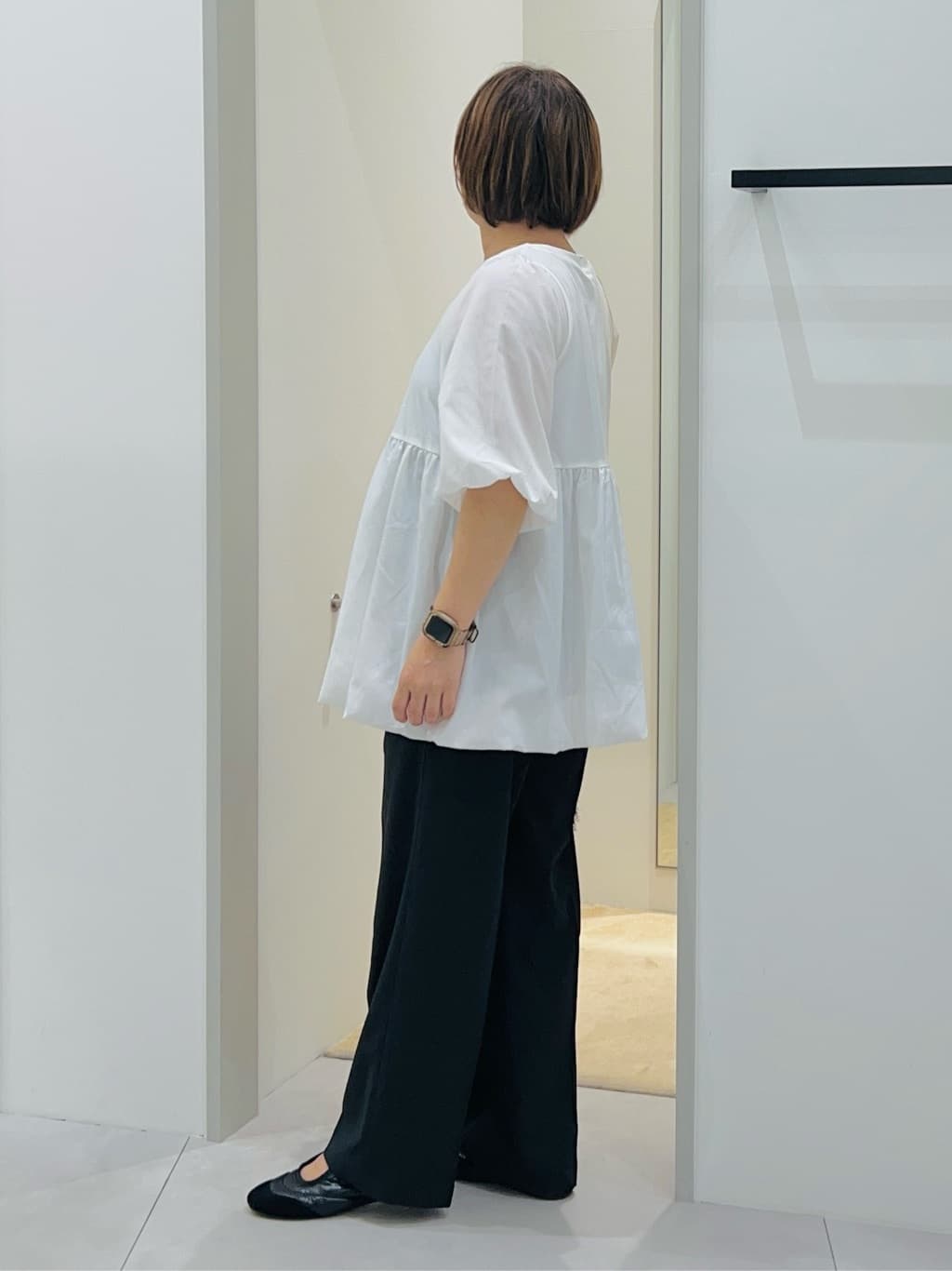 タナさんの「THE SHOP TK｜バルーンスリーブペプラムチュニック【洗える】」を使ったコーディネート