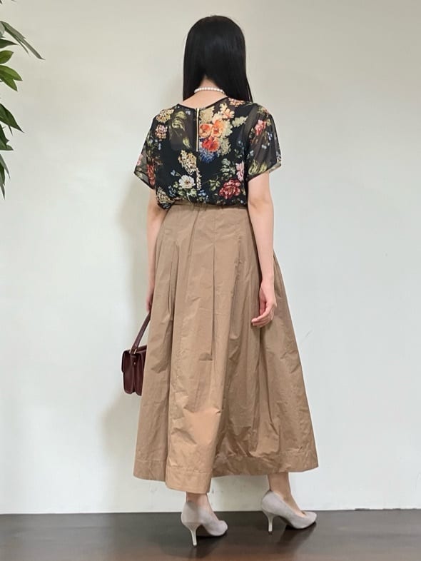 カレンさんの「UNTITLED｜【セットアップ可/花柄エレガント】アンティークフラワー柄ブラウス」を使ったコーディネート