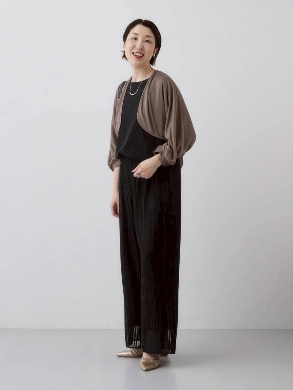 yuriさんの「INDIVI｜【軽く羽織れる】ボレロカーディガン」を使ったコーディネート