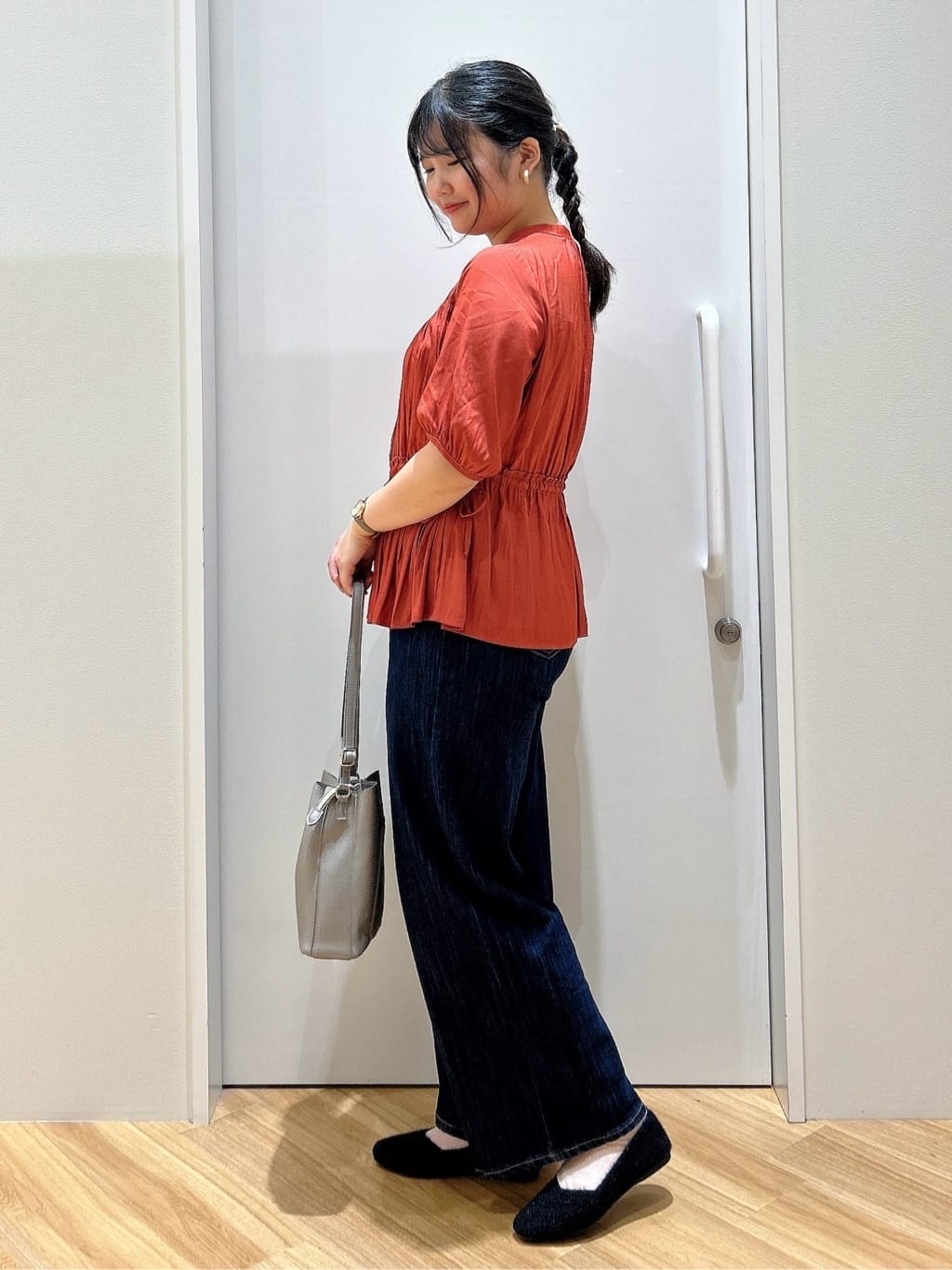 みいさんの「grove｜【二の腕/体型カバー】メリハリシルエットが叶うシャーリングブラウス」を使ったコーディネート