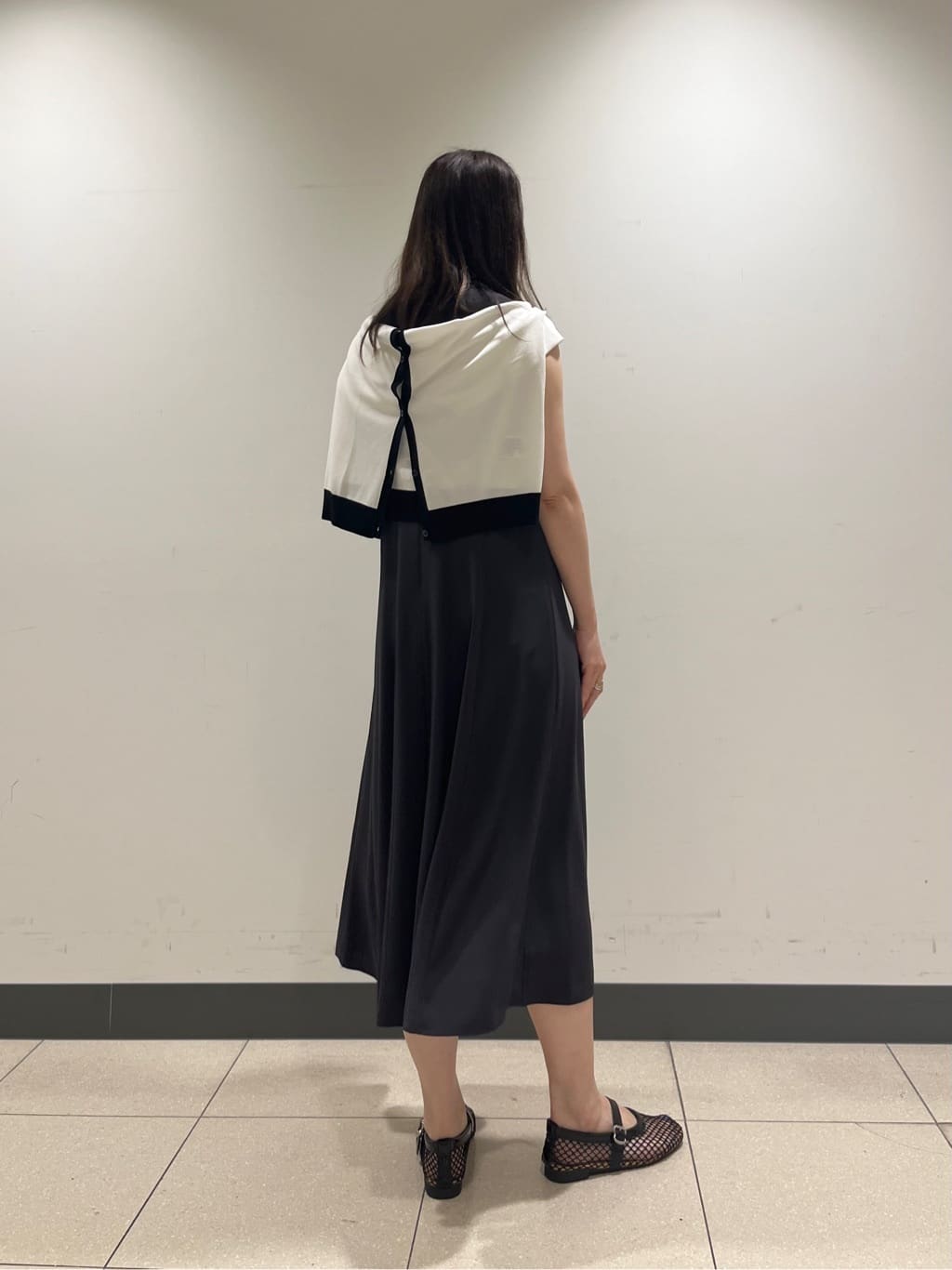 shokoさんの「INDIVI｜【通年活躍！／アンサンブル可能】クルーネックカーディガン」を使ったコーディネート