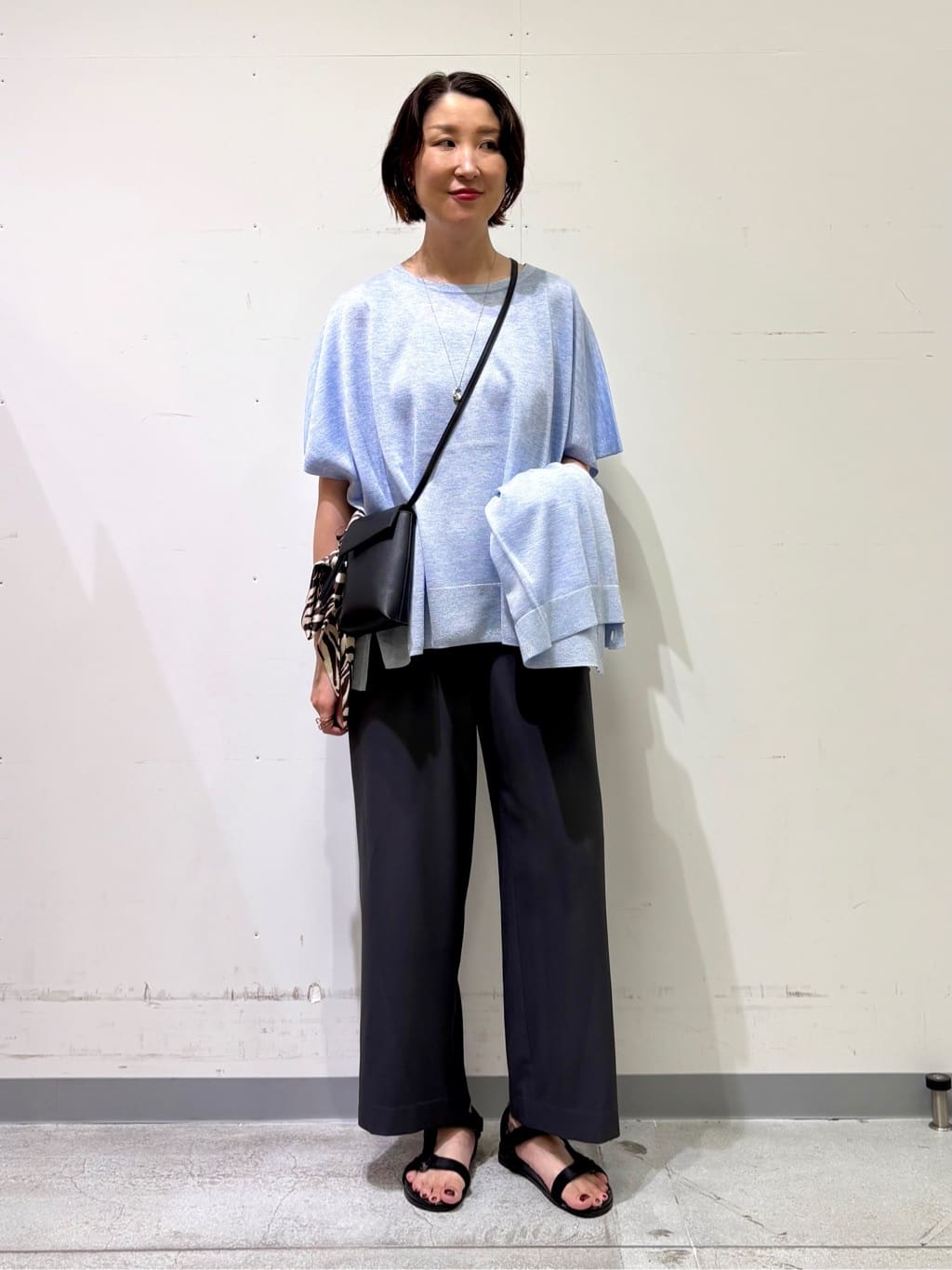 yuriさんの「INDIVI｜【UVケア／SETUP可能】エアリージョーゼット ワイドパンツ」を使ったコーディネート
