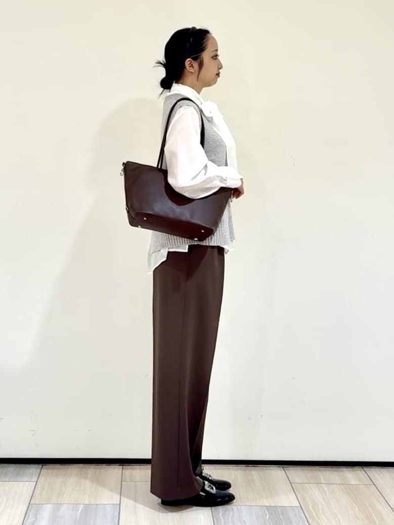 YUKAさんの「UNTITLED｜【重ね着レイヤードに】杢調ニットベスト」を使ったコーディネート