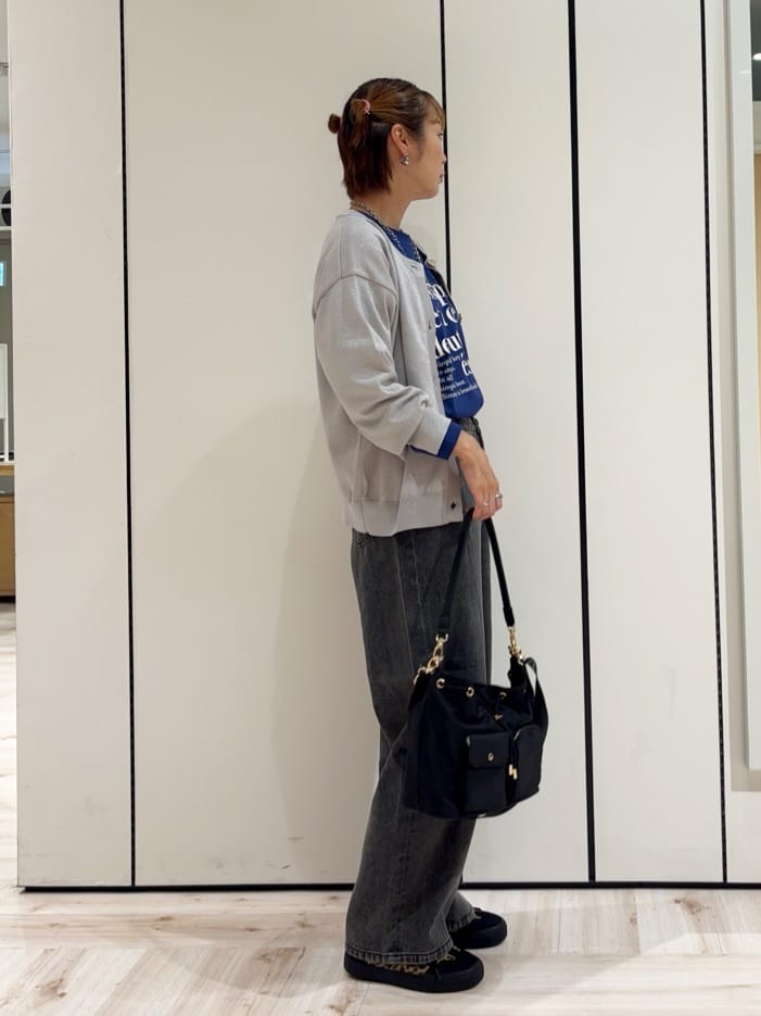 ｓａｔｏｍｉさんの「SHOO･LA･RUE｜グラフィックアソート ベーシックロンT」を使ったコーディネート