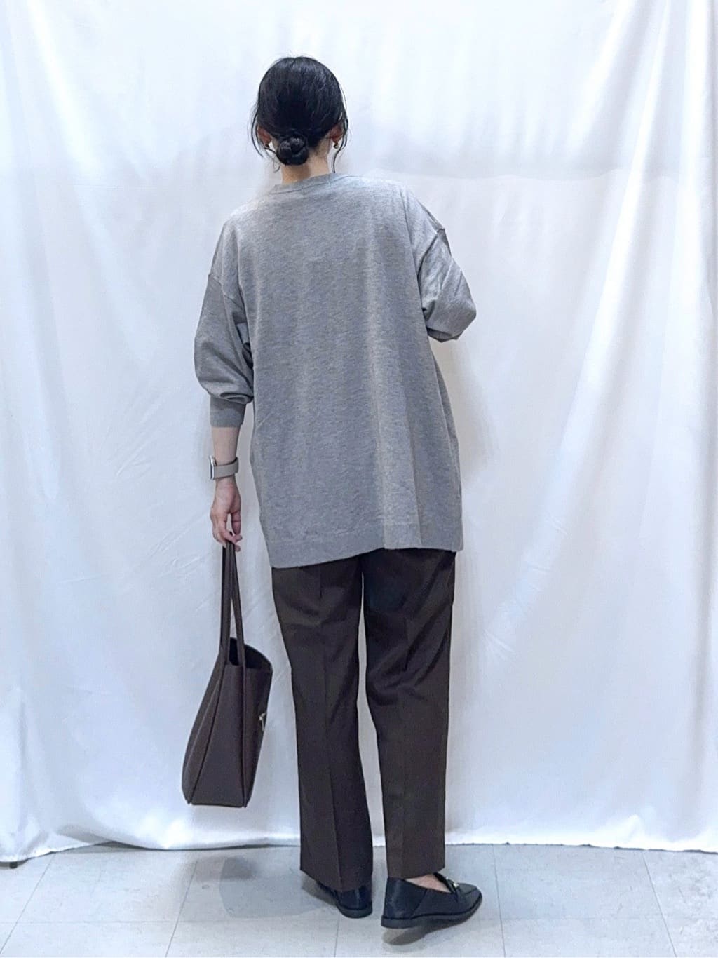 𝐇𝐢𝐫𝐨𝐦𝐢さんの「SHOO･LA･RUE｜【S-LL】ウエストリボンがアクセント ゆったりテーパードパンツ」を使ったコーディネート