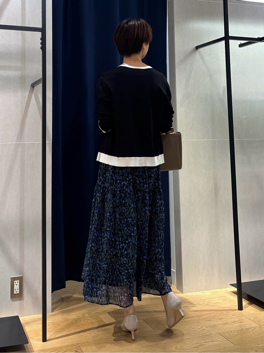 kanaeさんの「INDIVI｜【通年活躍！／アンサンブル可能】クルーネックカーディガン」を使ったコーディネート
