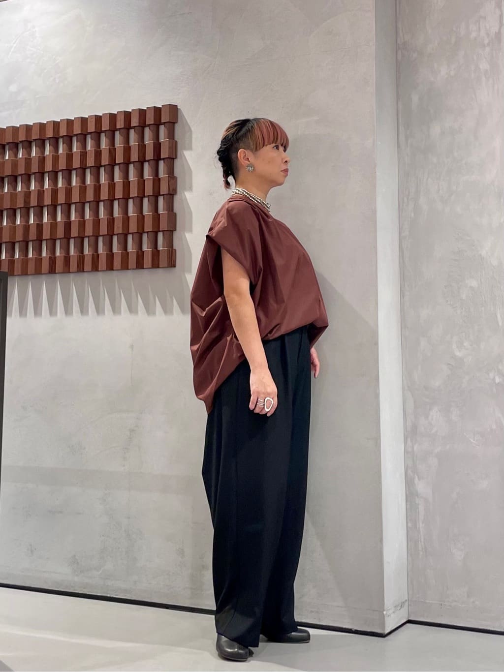 KOUさんの「INDIVI｜スリーブレスタックブラウス」を使ったコーディネート