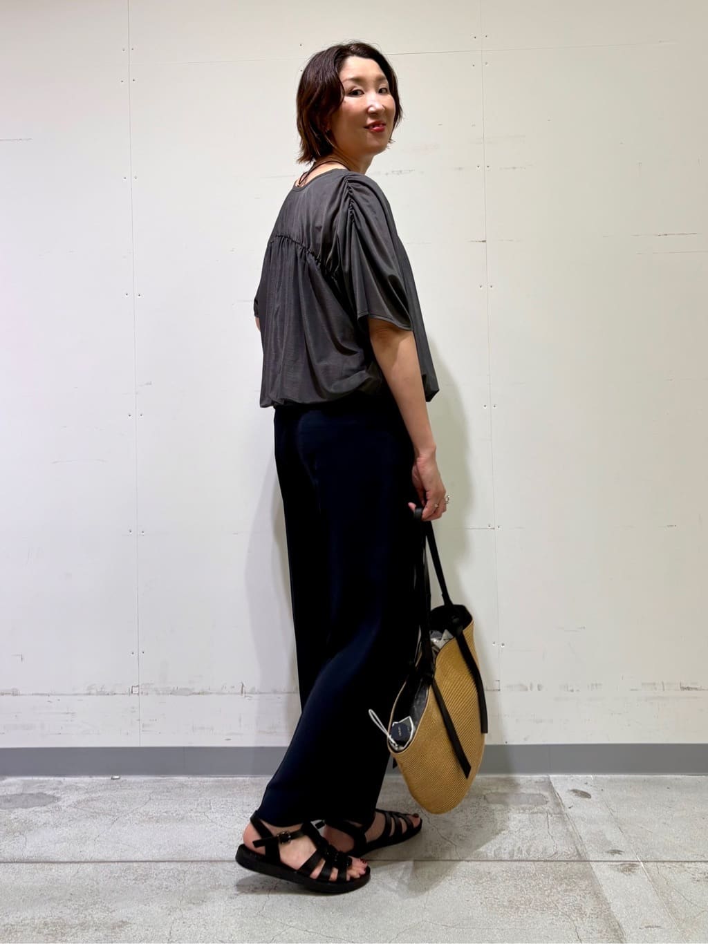 yuriさんの「INDIVI｜【洗える／体型カバー】シャーリングシアートップス」を使ったコーディネート