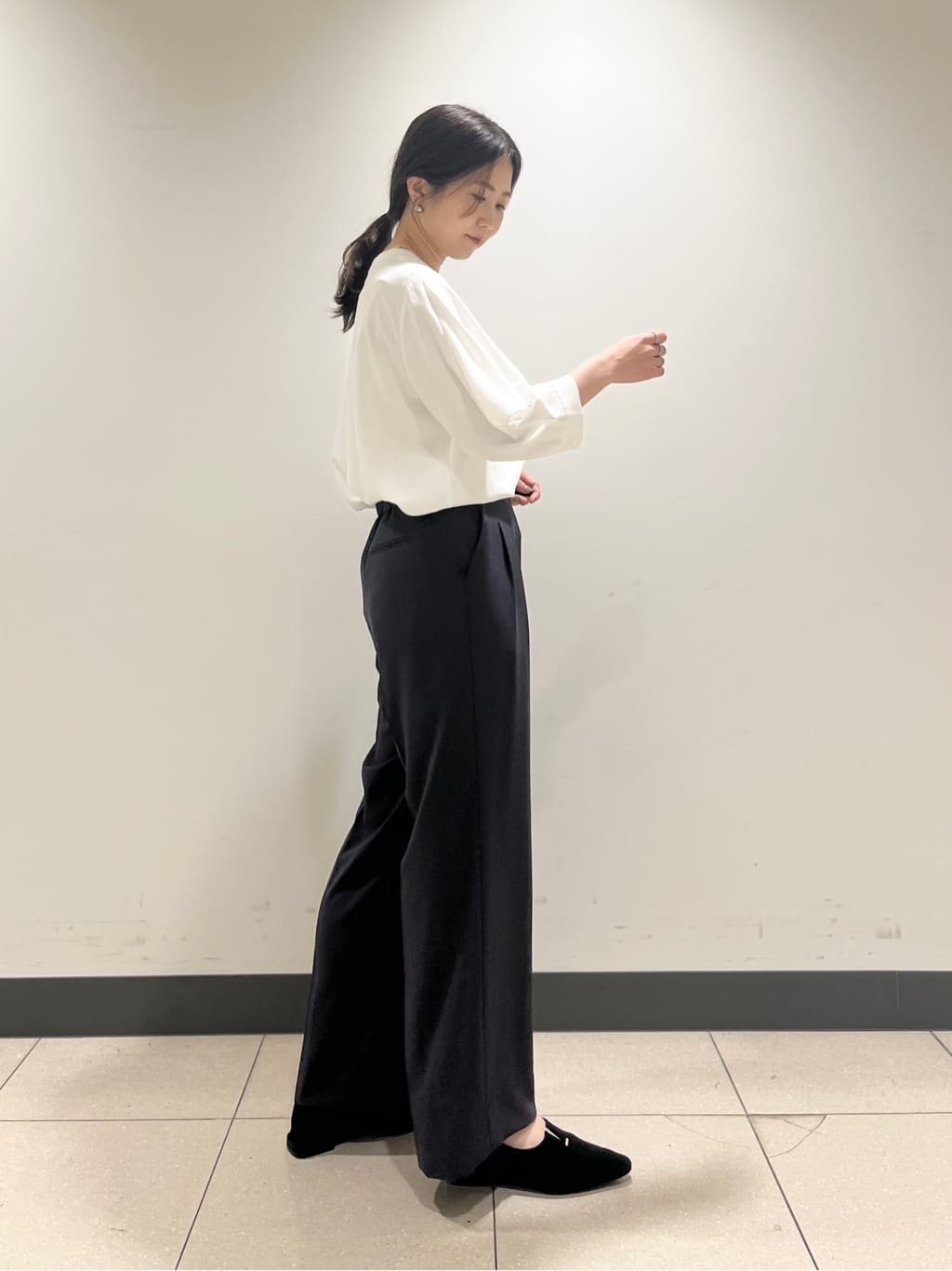 shokoさんの「INDIVI｜【羽織りとしても活躍！】ケープカラーブラウス」を使ったコーディネート