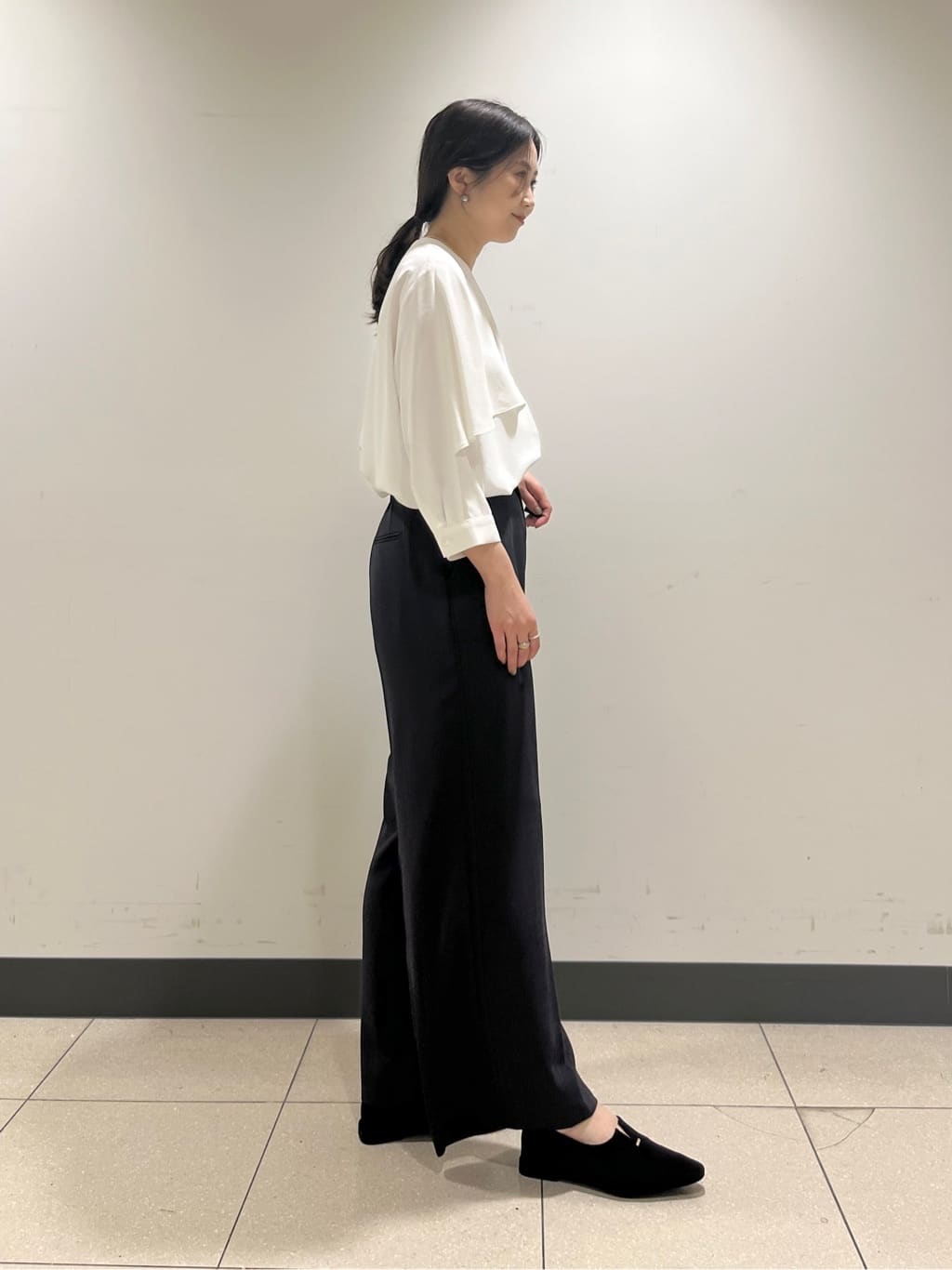shokoさんの「INDIVI｜【羽織りとしても活躍！】ケープカラーブラウス」を使ったコーディネート