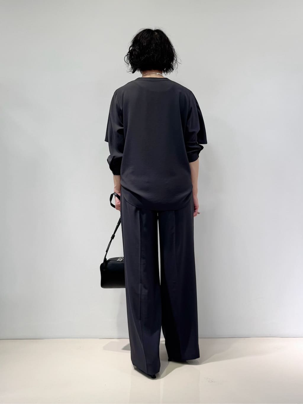 Uさんの「INDIVI｜【羽織りとしても活躍！】ケープカラーブラウス」を使ったコーディネート