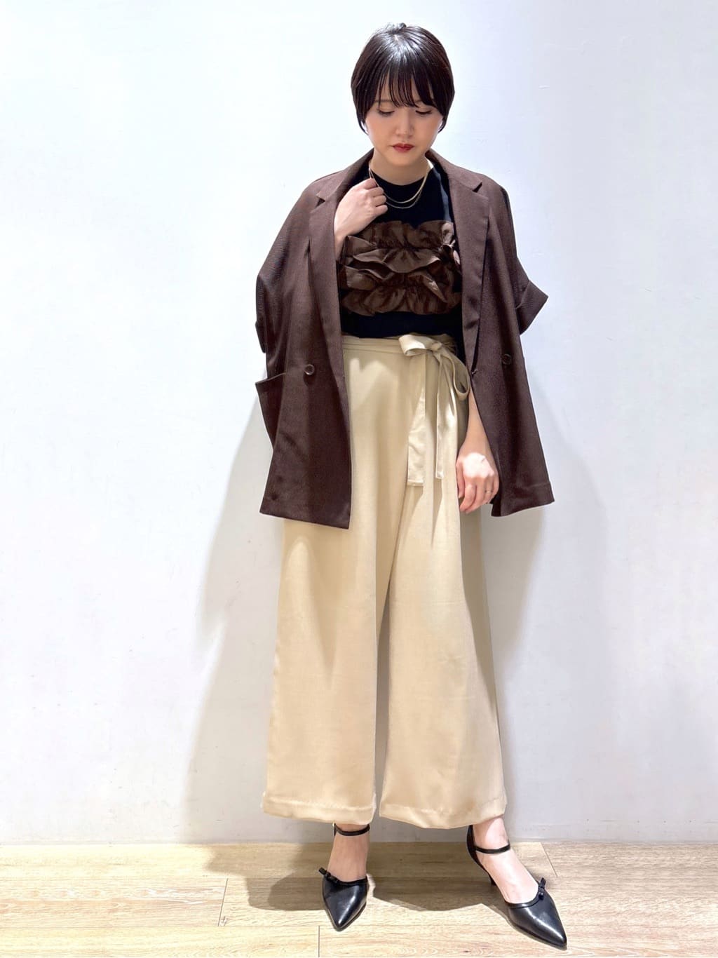 mizukiさんの「index｜《CanCam掲載》ツインセット／フリルキャミビスチェ&times;フレンチスリーブカットソー【洗濯機洗い可】」を使ったコーディネート