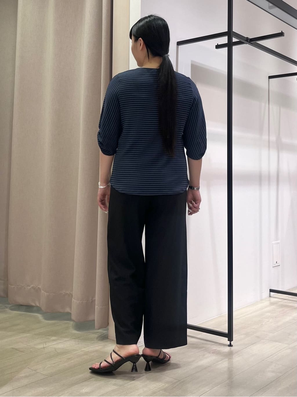 hasuさんの「INDIVI｜【UVケア／吸汗速乾】凹凸素材ねじり袖トップス」を使ったコーディネート