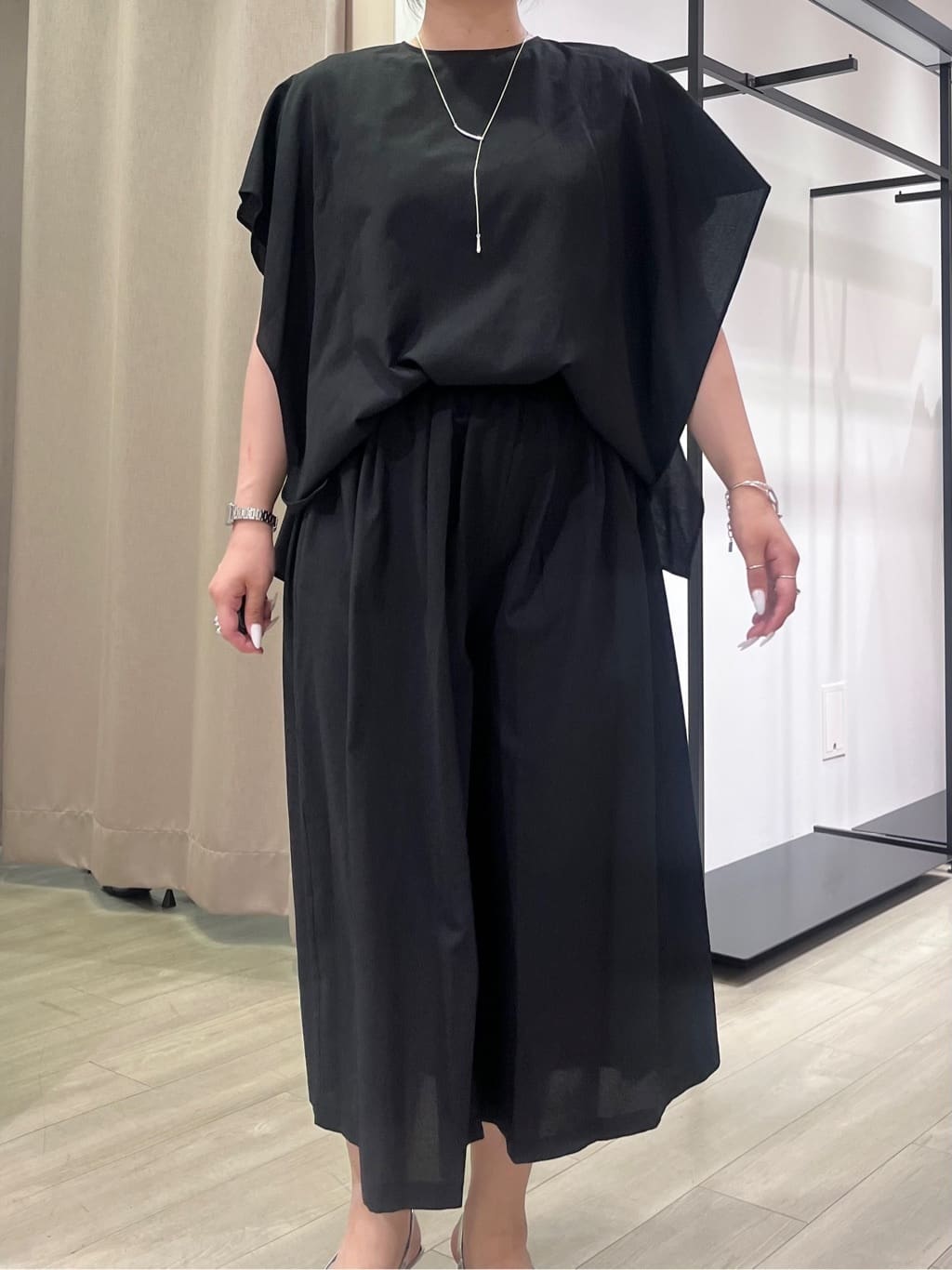 hasuさんの「INDIVI｜【体型カバー】スクエアブラウス」を使ったコーディネート
