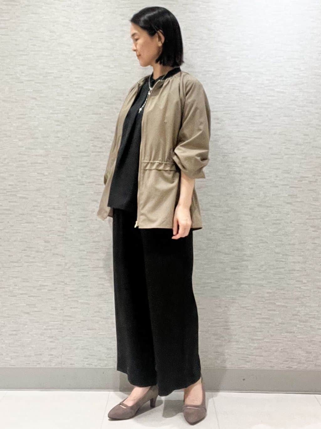 marikoさんの「Reflect｜【E‐QUALITY／ウエスト総ゴム／セットアップ／単品使いOK◎】ブラウス＋ストレートパンツセット」を使ったコーディネート