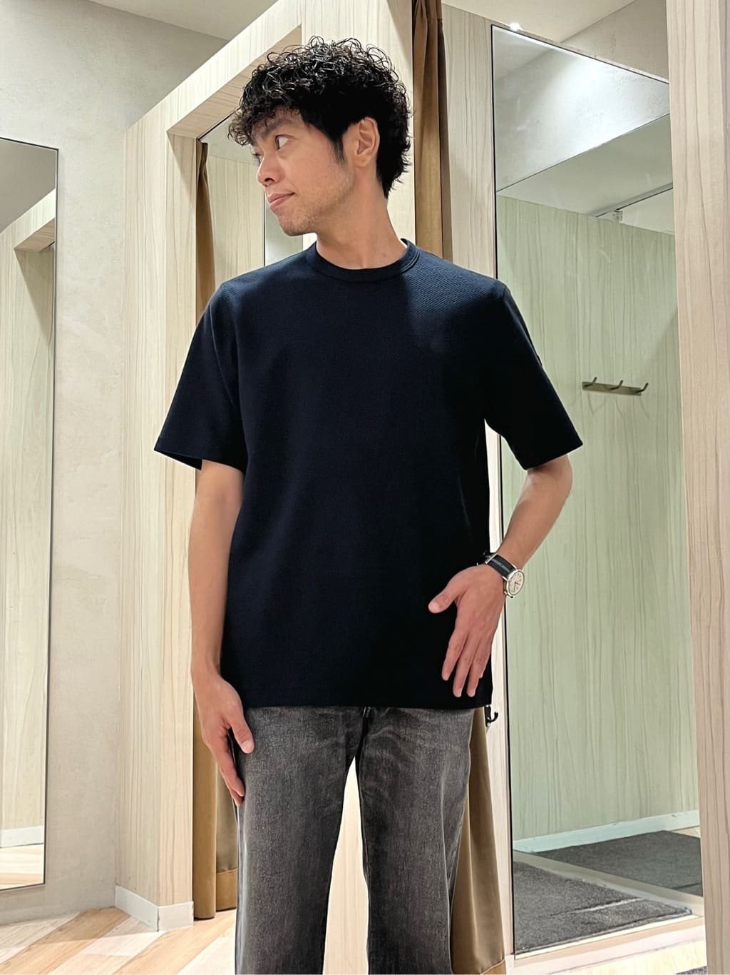URAさんの「TAKEO KIKUCHI｜【モンスターストレッチ】日本製 ウォッシュド デニムパンツ」を使ったコーディネート