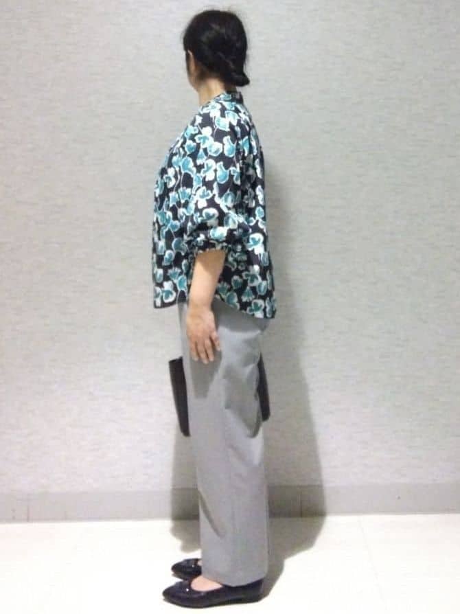 sakoさんの「Reflect｜【ジャケットのインナーにおすすめ◎】花柄タックデザインブブラウス」を使ったコーディネート