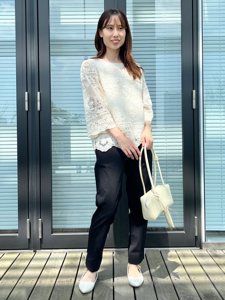 はばさんの「Couture brooch｜【一枚で着映える・高見え】刺繍レースフレアー袖ブラウス」を使ったコーディネート