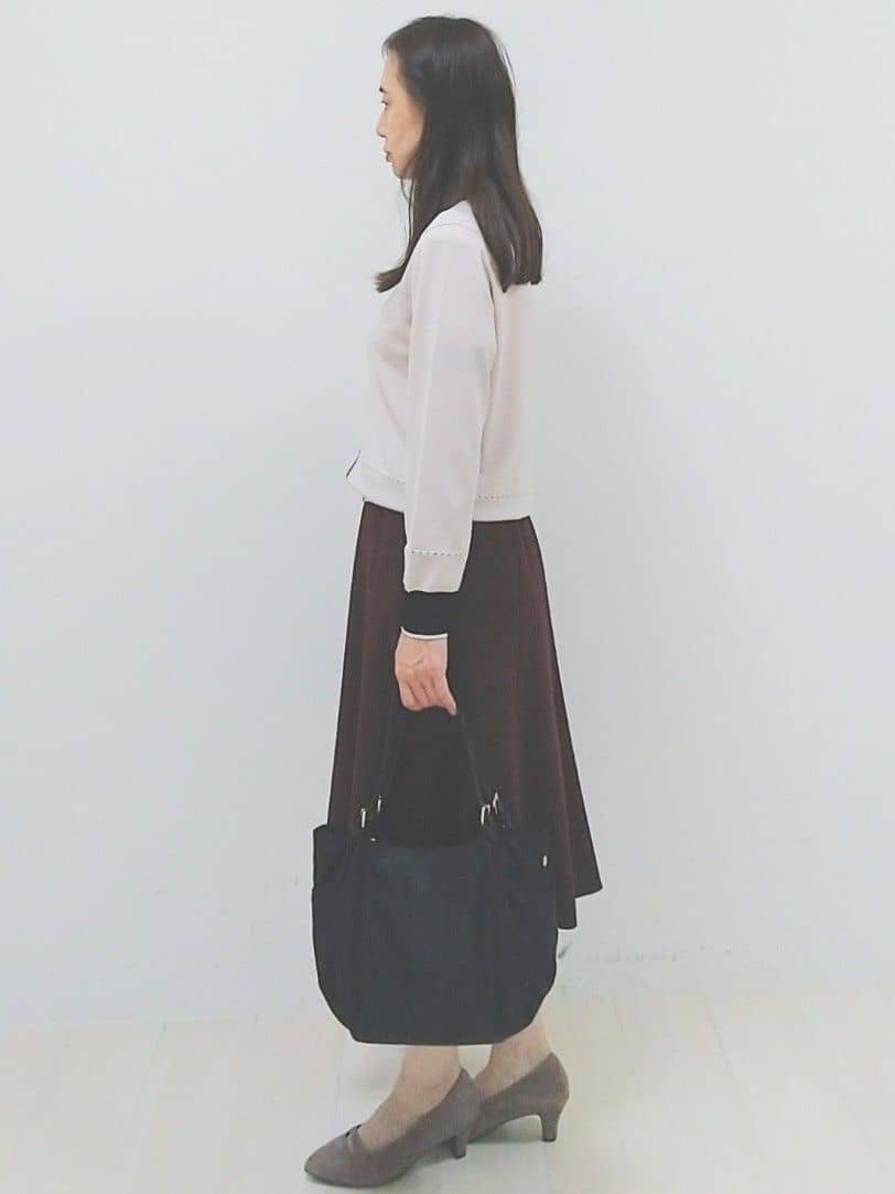 SANAさんの「Reflect｜【WEB先行カラーあり／手洗い可／アンサンブル可】バイカラーカーディガン」を使ったコーディネート