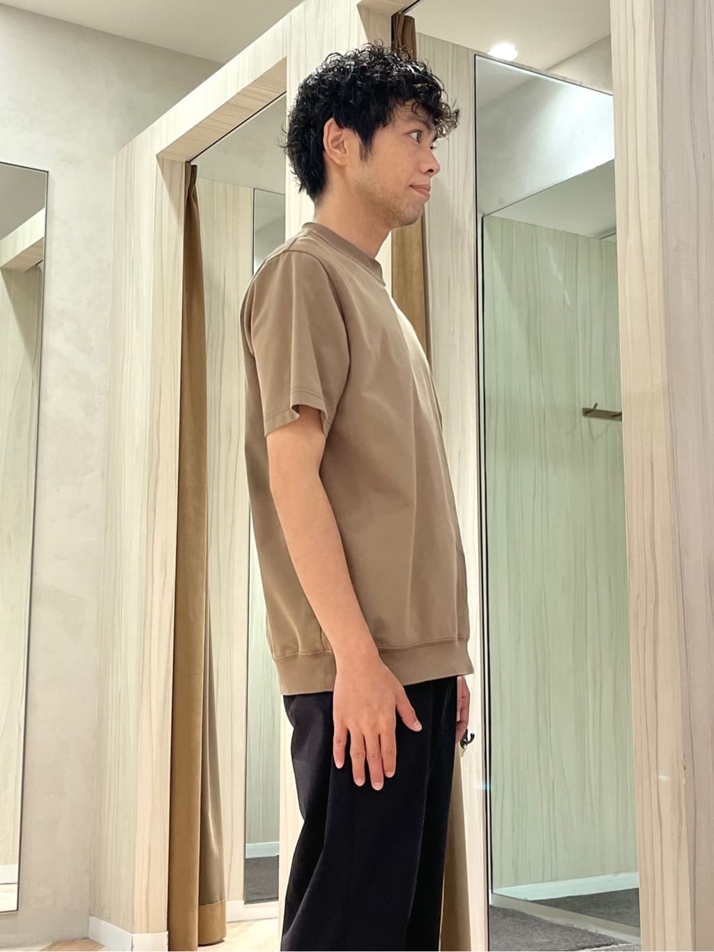 URAさんの「TAKEO KIKUCHI｜【抗菌防臭／5サイズ展開】ハイゲージポンチ Tシャツ」を使ったコーディネート