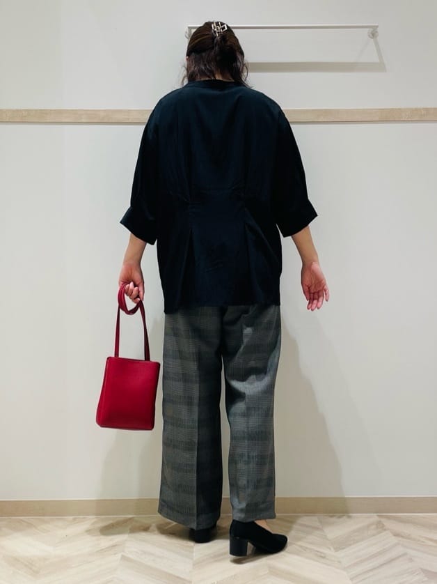 c_h_i_k_aさんの「SHOO･LA･RUE｜【S-LL/通勤スタイルにも】ウエストタックで程よくシェイプ 大人の上品ブラウス」を使ったコーディネート
